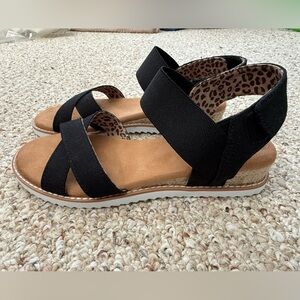 Bob’s from Skechers strapped Black Sandals with Leopard Print NWOT 8
